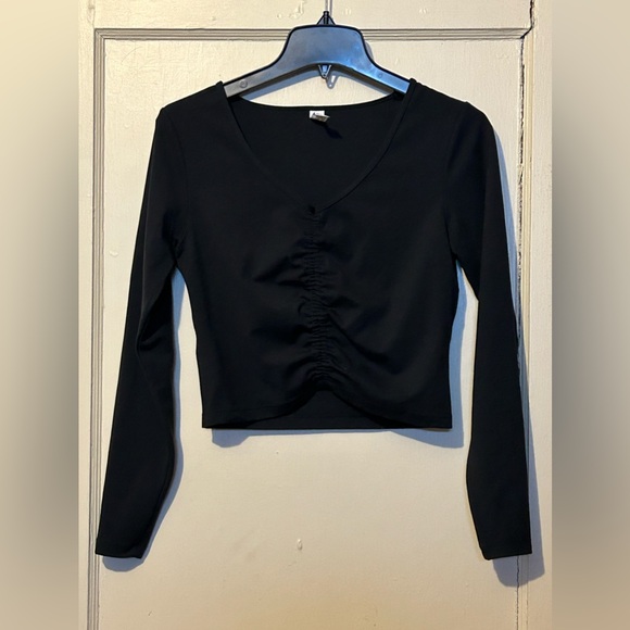 NWOT All in Motion Flex Shirred Cropped Long Sleeve Top | Size: M | Black - Picture 3 of 4